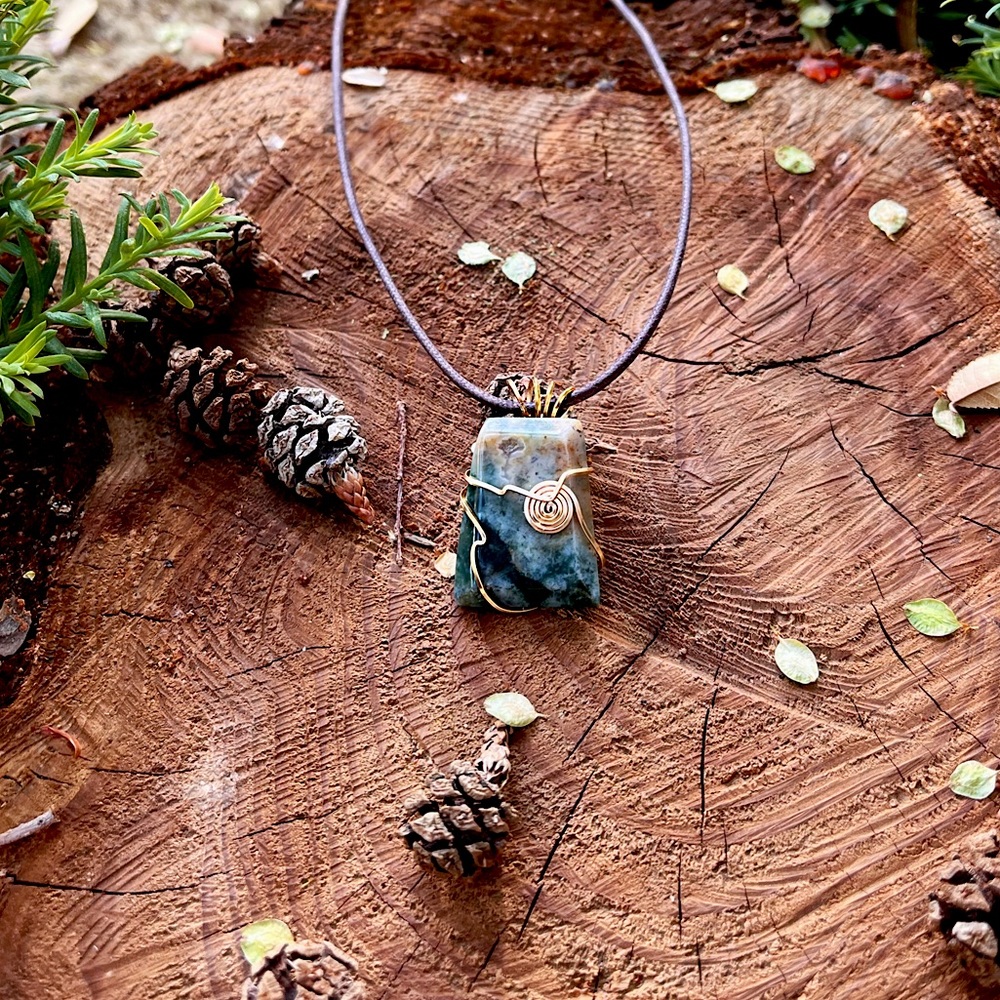 Gold Wire-wrapped Indian Agate Neckalce